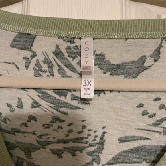 Plus size shirt size 3X - Picture 3 of 8